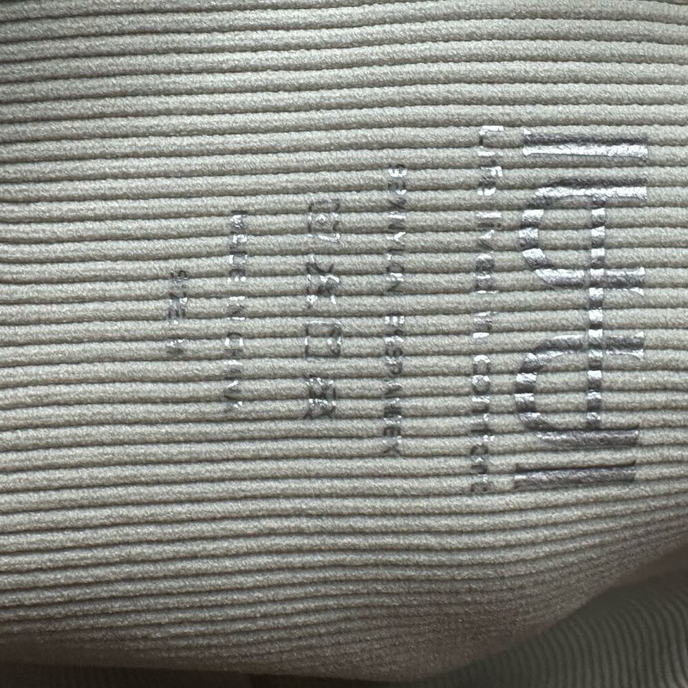 NWT SIZE M Cream Mid-Thigh Athletic Shorts and top with Stretch Fabric - Picture 6 of 8